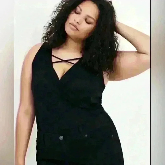 Torrid Sleeveless Lace V-Neck Bodysuit - Picture 1 of 8